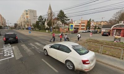 Biztonságos zebrát és villamosperont a Szakrendelőnél